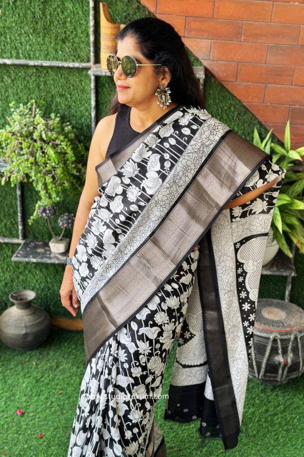 Padma-Black-and-White-Soft-Kanchi-Pattu-Silk-Saree-With-Blouse